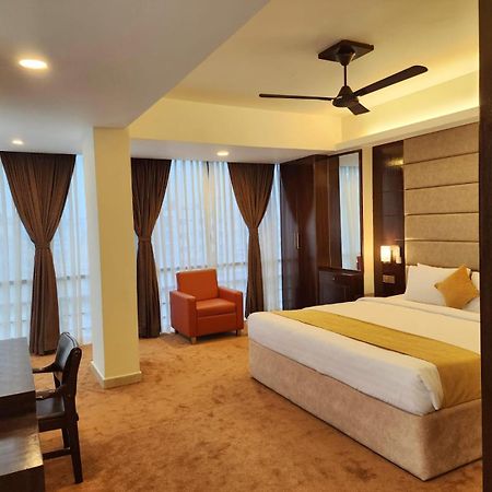 White Park Hotel & Suites 치타공 외부 사진
