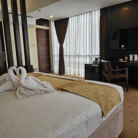 White Park Hotel & Suites 치타공 외부 사진