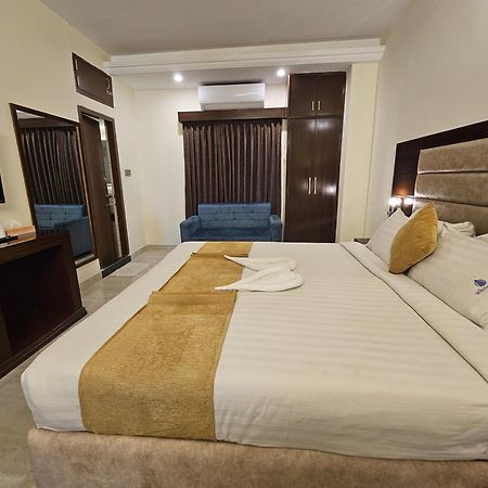 White Park Hotel & Suites 치타공 외부 사진