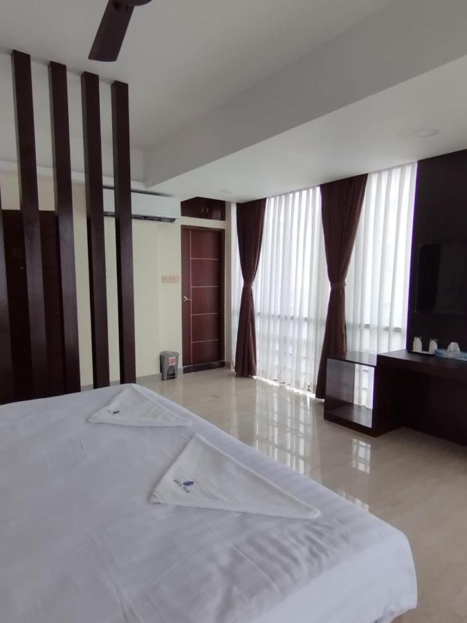 White Park Hotel & Suites 치타공 외부 사진