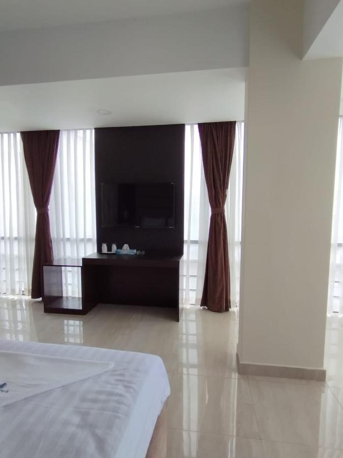 White Park Hotel & Suites 치타공 외부 사진