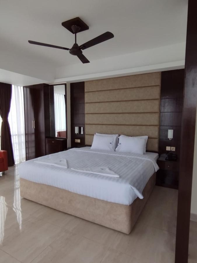 White Park Hotel & Suites 치타공 외부 사진