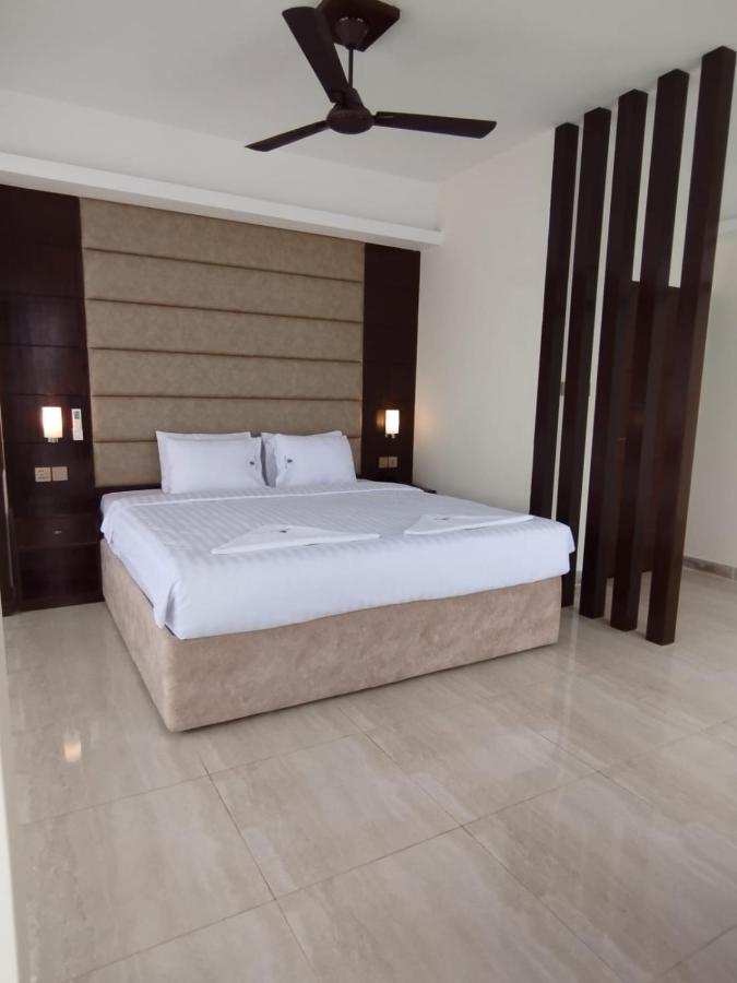 White Park Hotel & Suites 치타공 외부 사진