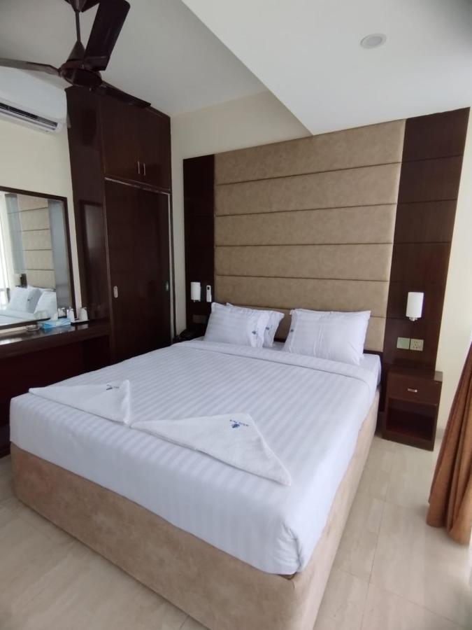 White Park Hotel & Suites 치타공 외부 사진