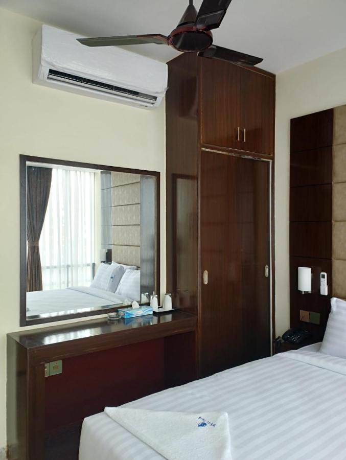 White Park Hotel & Suites 치타공 외부 사진