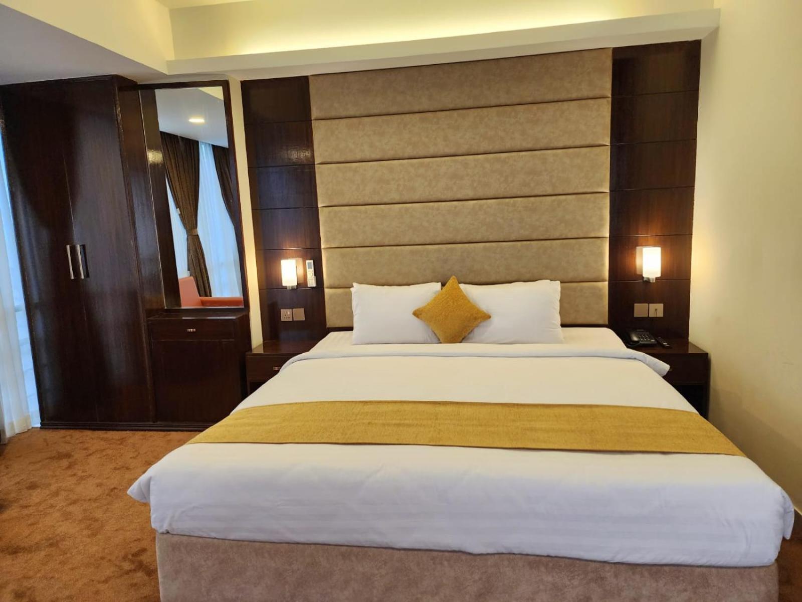 White Park Hotel & Suites 치타공 외부 사진