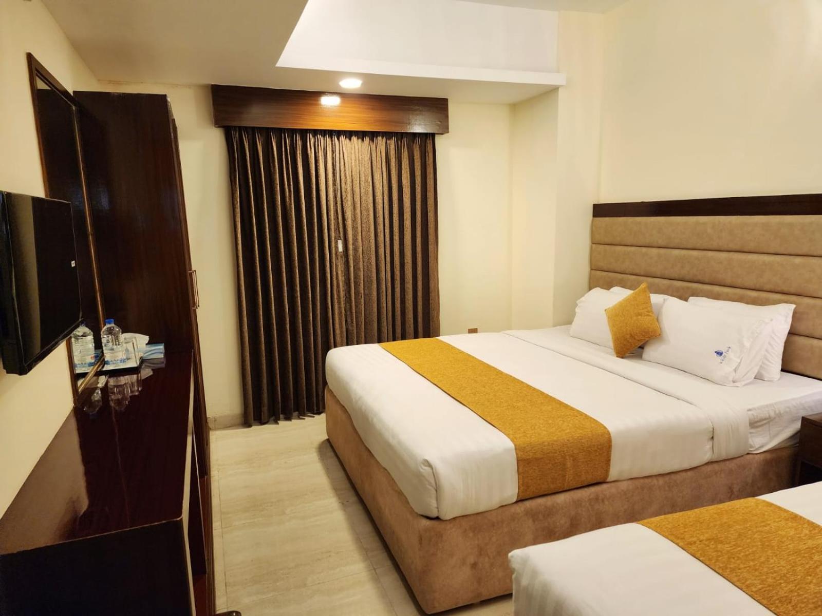 White Park Hotel & Suites 치타공 외부 사진