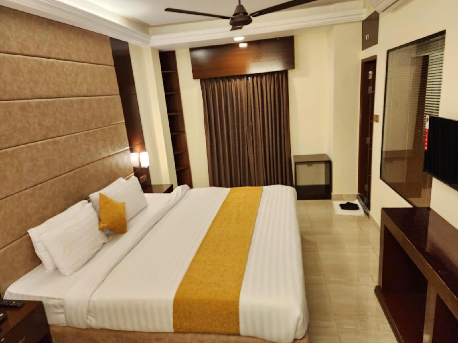 White Park Hotel & Suites 치타공 외부 사진