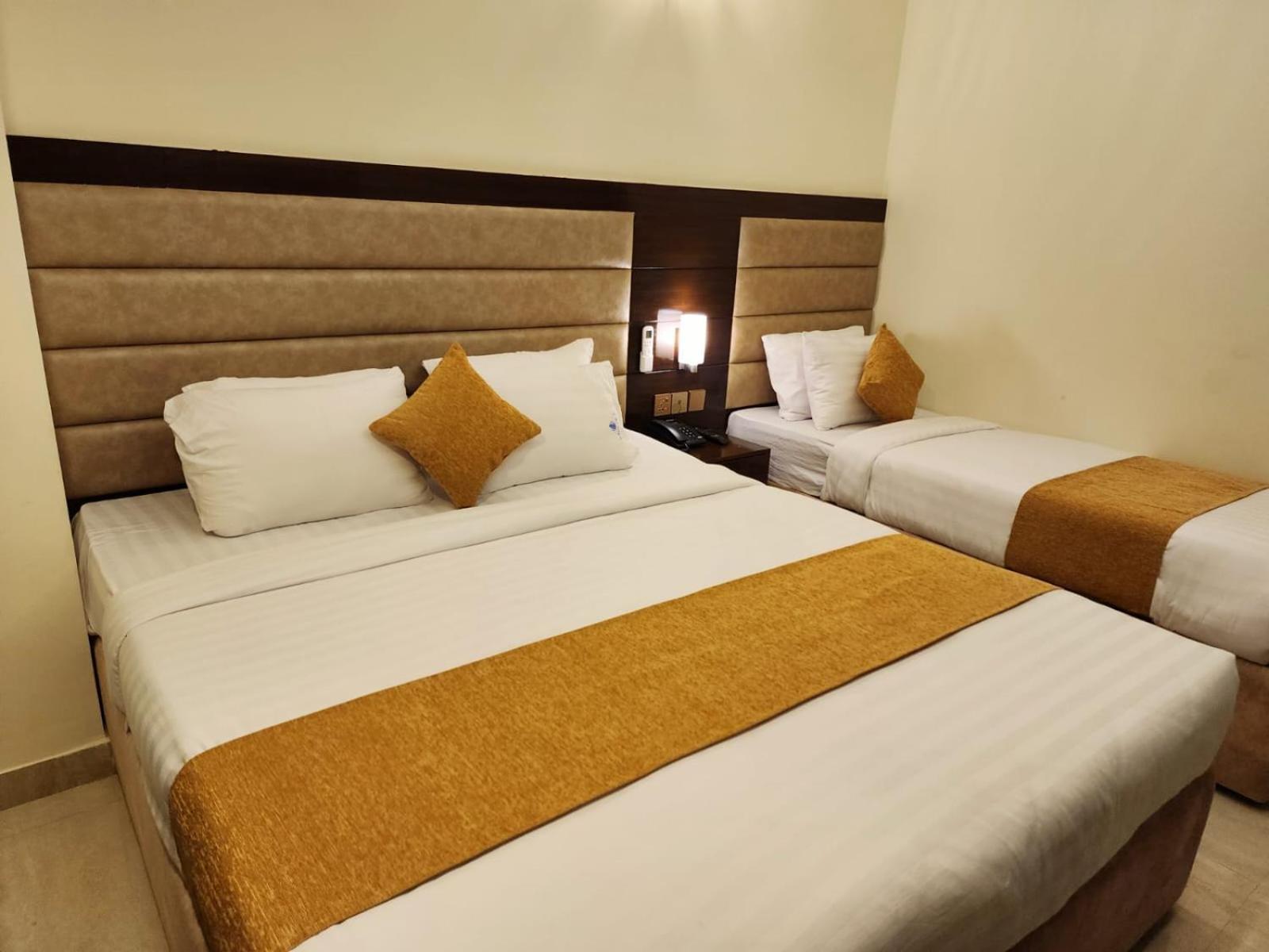 White Park Hotel & Suites 치타공 외부 사진