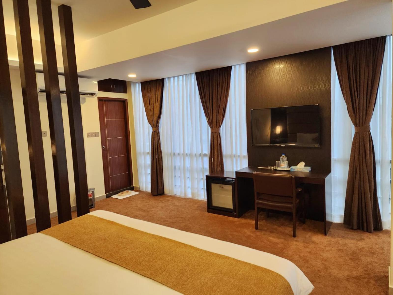 White Park Hotel & Suites 치타공 외부 사진
