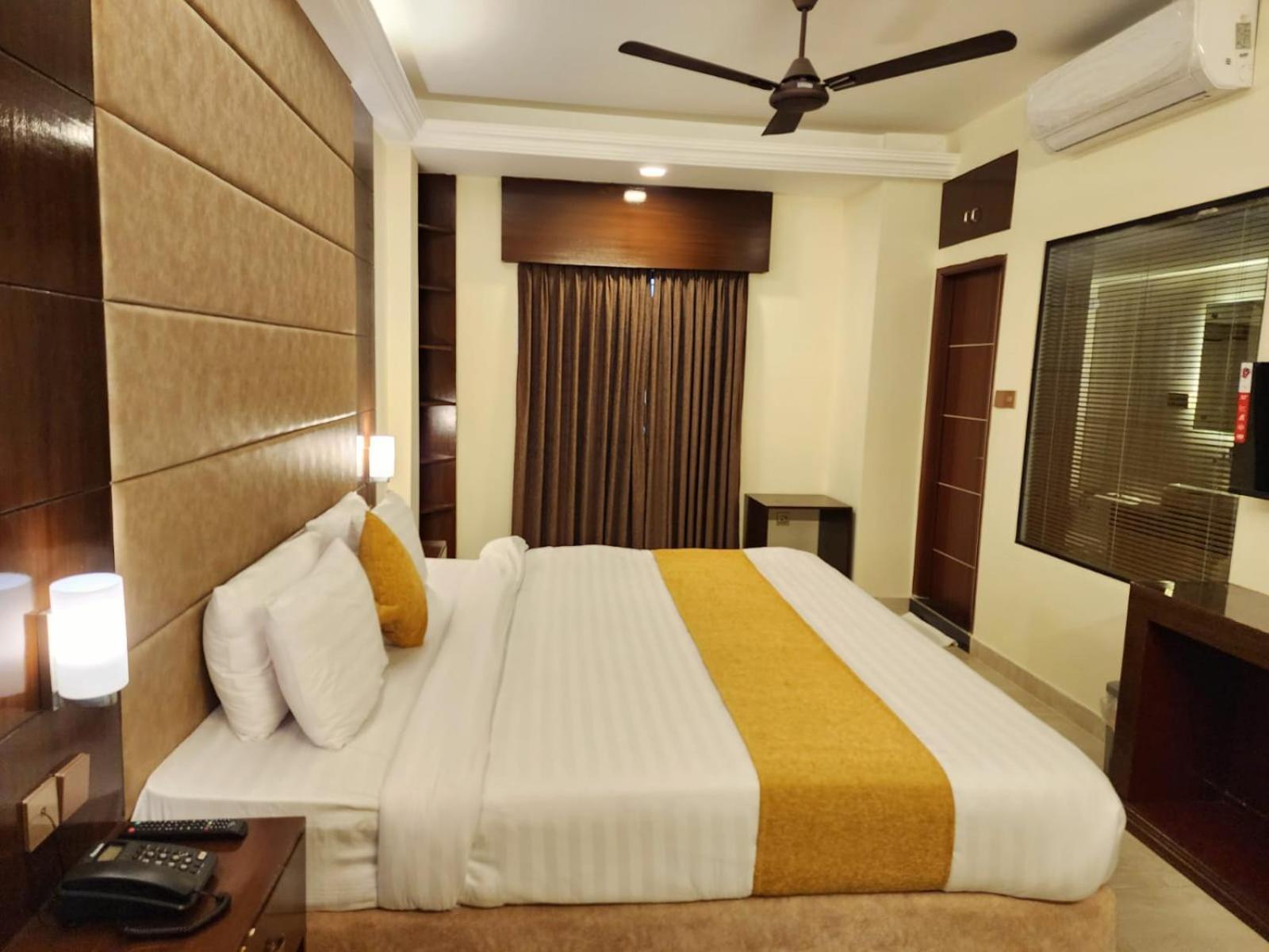 White Park Hotel & Suites 치타공 외부 사진