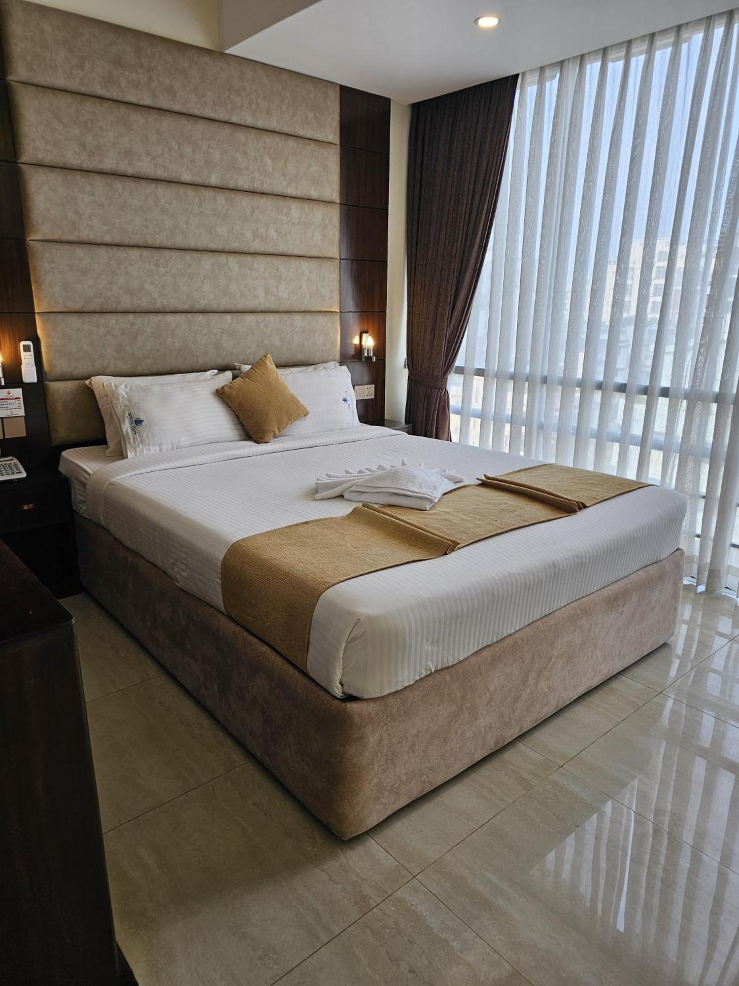 White Park Hotel & Suites 치타공 외부 사진
